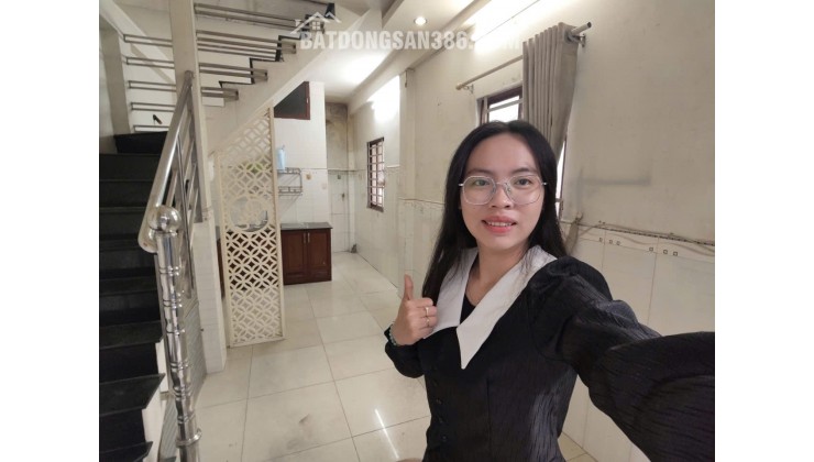 Nhà 2 tầng BTCT ngay trục đường Nguyễn Sơn chỉ 2Đ hơn